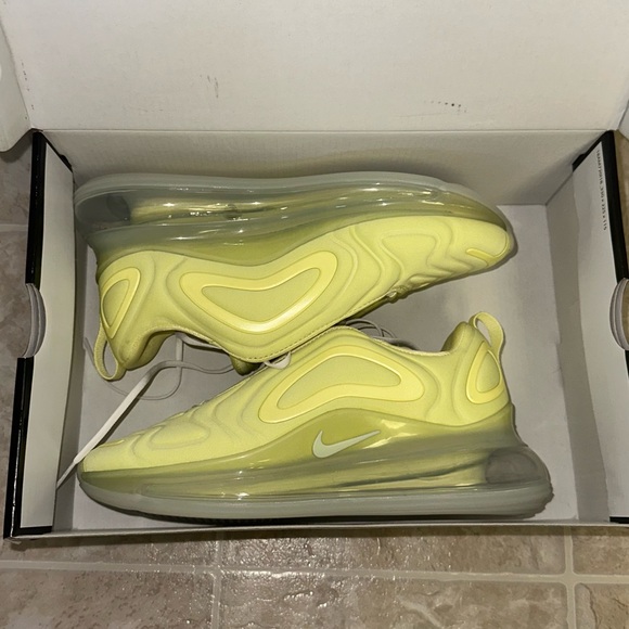 Nike Air Max 720 Women’s size 8 - Picture 2 of 5